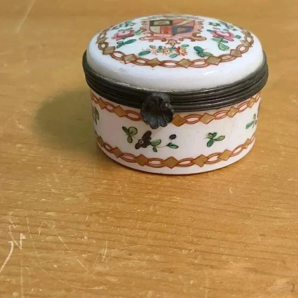 Edme  Samson porcelain ring box
